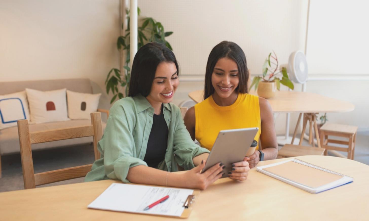 Momento de trabajo en equipo durante una sesión de formación